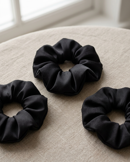 Scrunchies que cuidan tu cabello negro